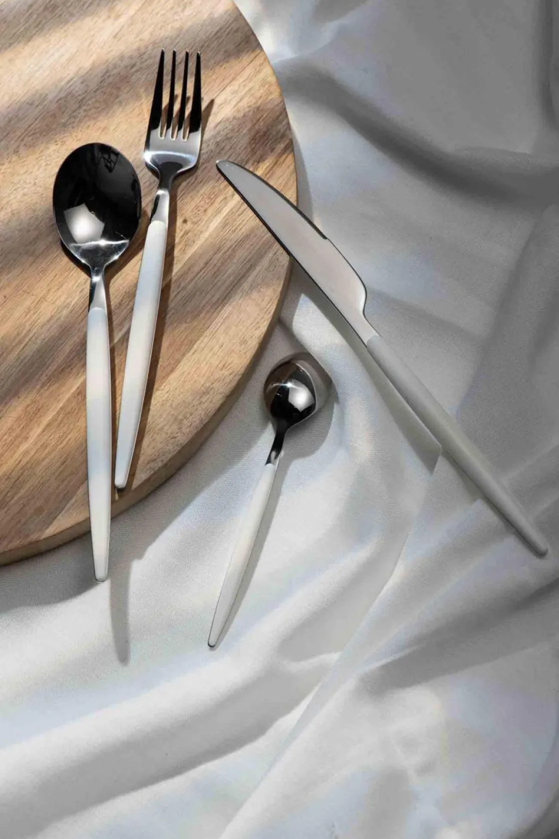 Kremmerhuset Modern House - North Light Bestikksett 16 deler hvit| Bestikk